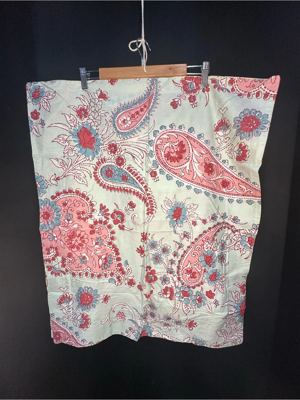 Pastel Paisley Floral duvet cover with 2 shams. Reddish Pink & aqua on Mint